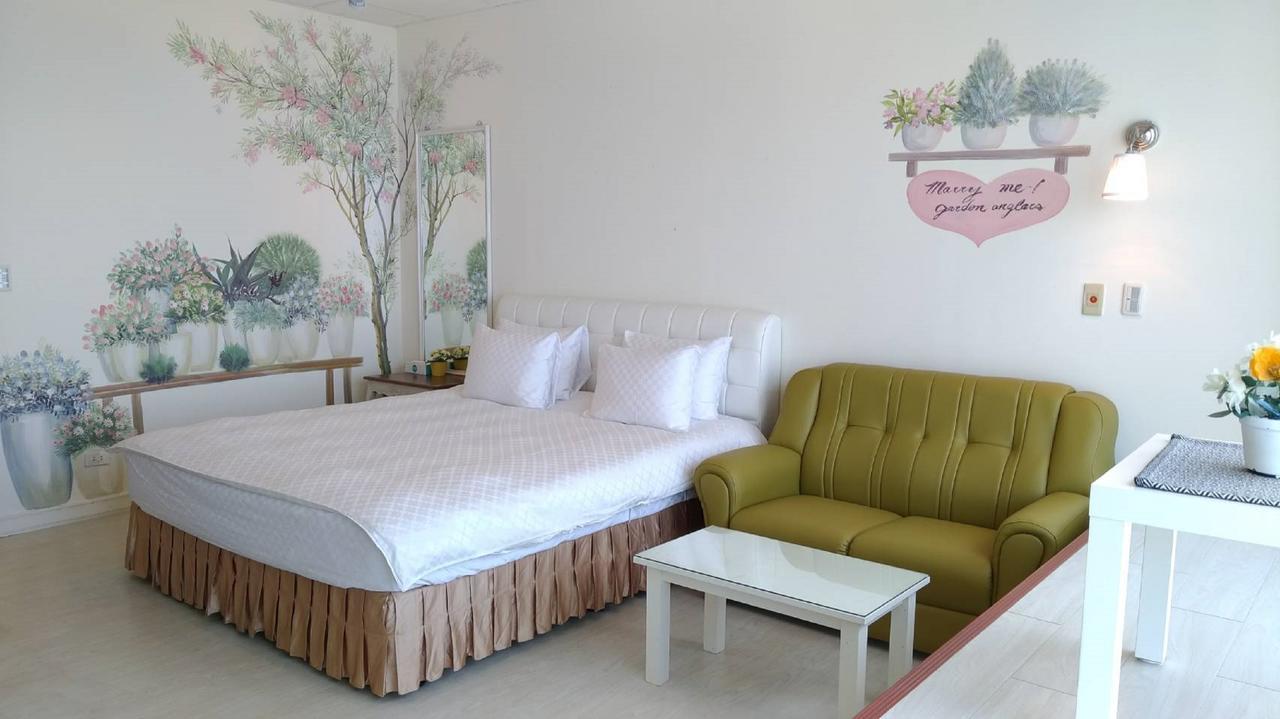 85 Eagle Hotel Kaohsiung Bagian luar foto