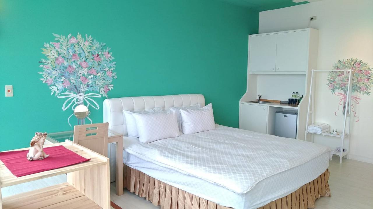 85 Eagle Hotel Kaohsiung Bagian luar foto
