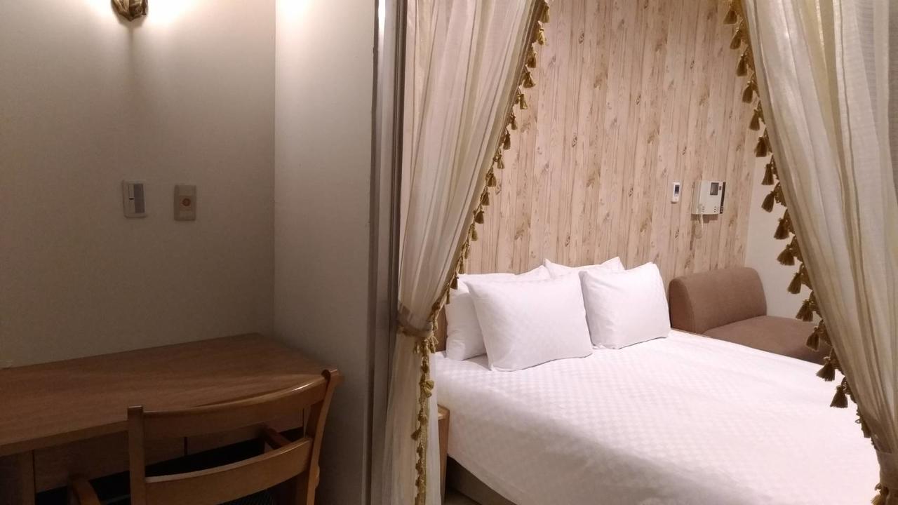 85 Eagle Hotel Kaohsiung Bagian luar foto