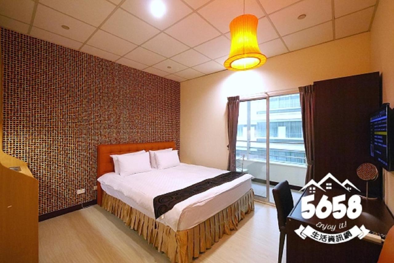 85 Eagle Hotel Kaohsiung Bagian luar foto