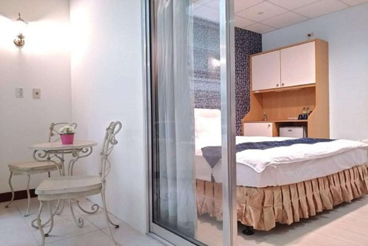 85 Eagle Hotel Kaohsiung Bagian luar foto