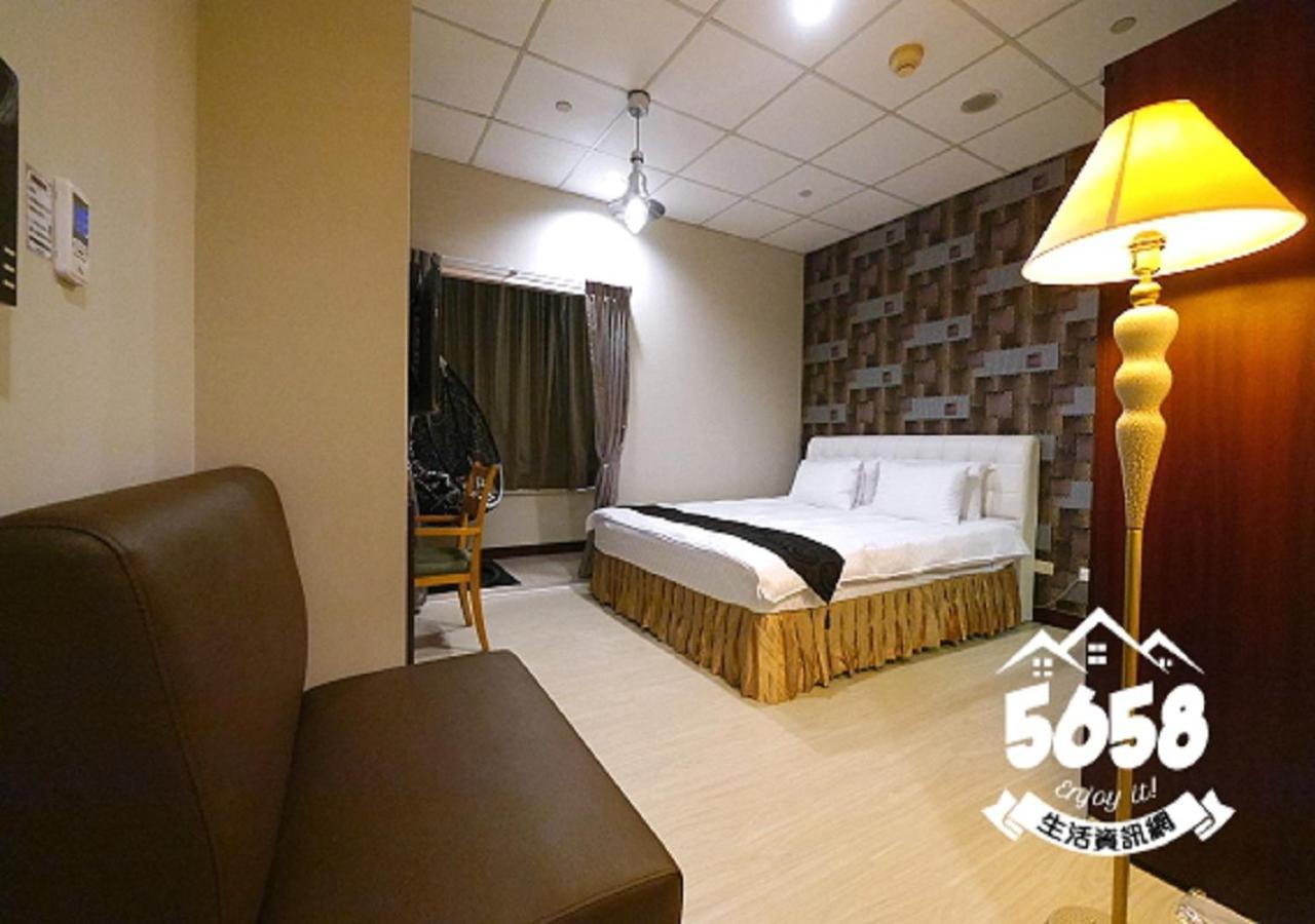 85 Eagle Hotel Kaohsiung Bagian luar foto
