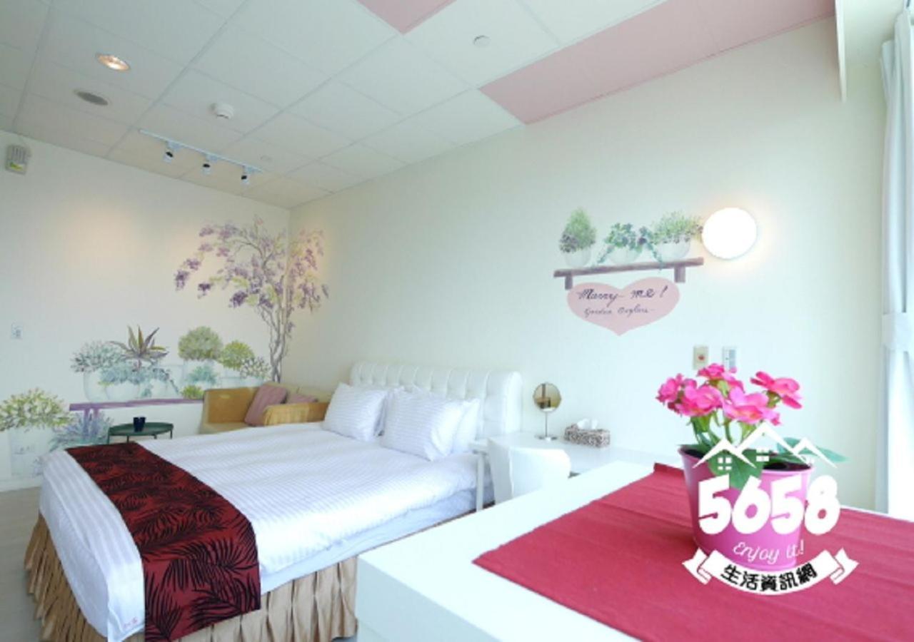 85 Eagle Hotel Kaohsiung Bagian luar foto