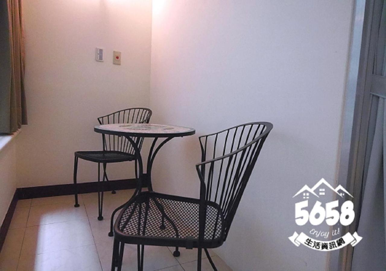 85 Eagle Hotel Kaohsiung Bagian luar foto