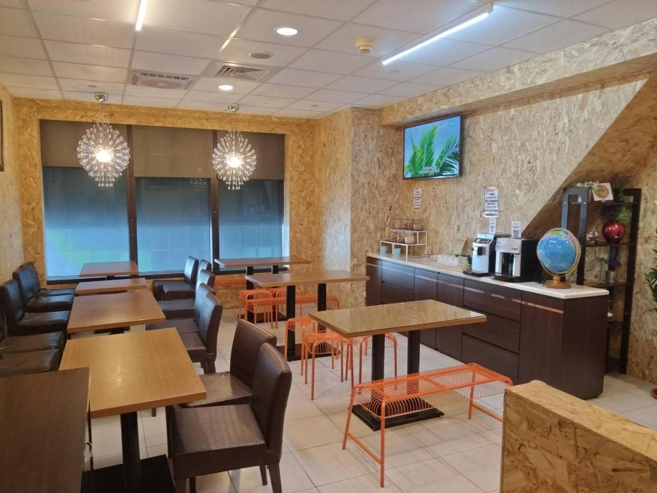 85 Eagle Hotel Kaohsiung Bagian luar foto